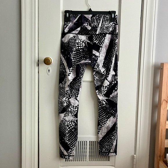 LULULEMON Wunder Under Abstract Leggings Size 6 - Picture 4 of 5